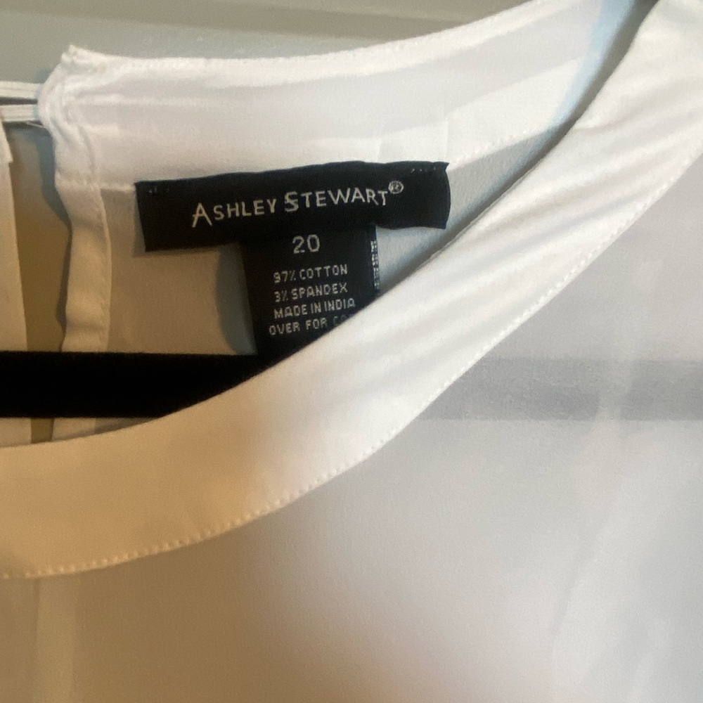 White peplum blouse - Picture 3 of 3